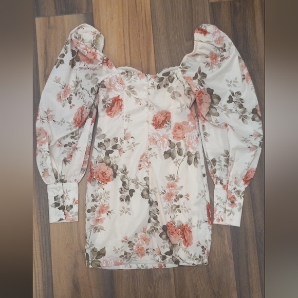 Romantic Floral Sweetheart Puff Sleeve Bodycon Mini Dress Medium Valentines NWOT - Picture 14 of 16